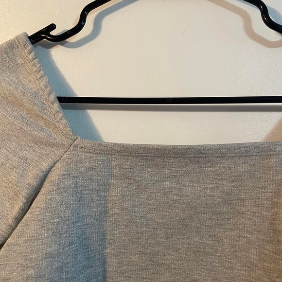 fabletics gray long sleeve tee - Picture 4 of 4